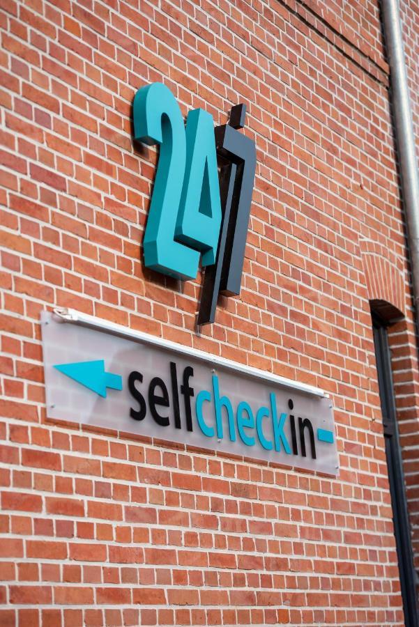 Hotel 24/7 Selfcheckin Leer  Exterior foto